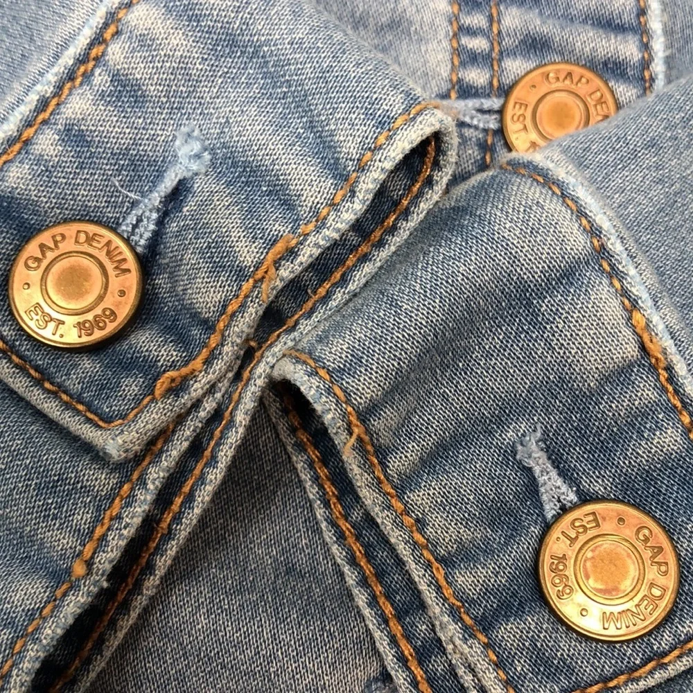 GAP Kids Classic Faded Blue Jean Jacket Size Medium (8-9)